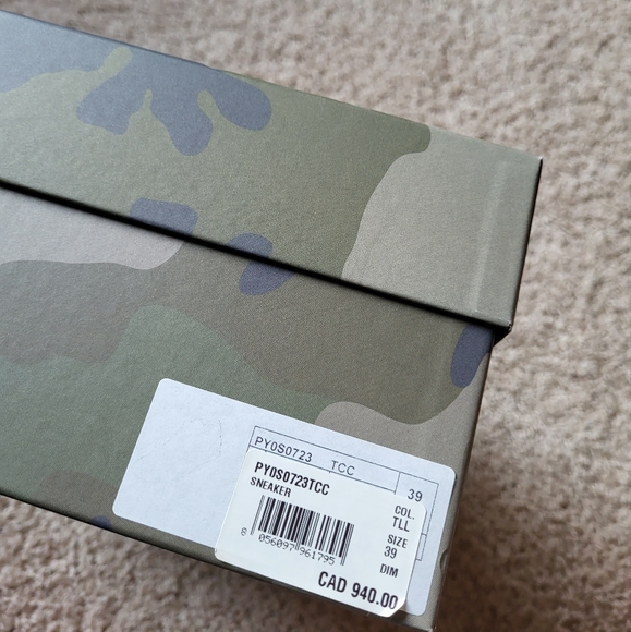 Size 39 Men's Valentino Garavani sneakers - Picture 6 of 7